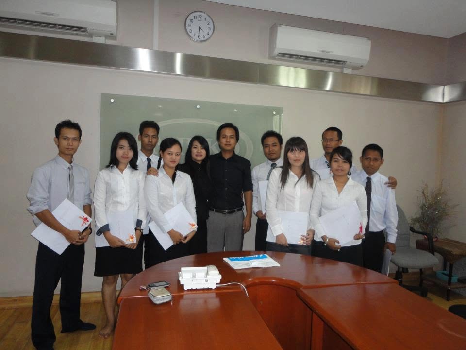 Sai Han Linn with the Executive FMCG Sales Team in 2011